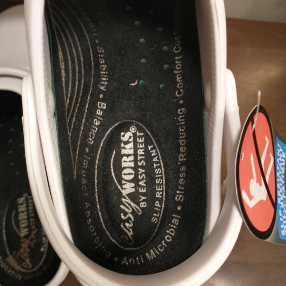 Easy work by easy Street Women Slip on Resistant, Oil Resistant Whit Shoe Size8 - Picture 11 of 13